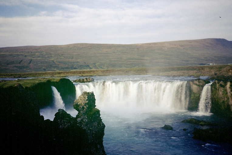 0019KM 4798 09SEP02 Island Godafoss.jpg